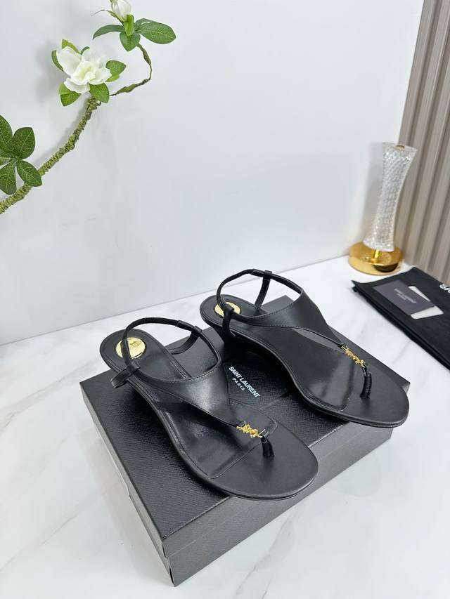 Factory Saint Laurent 25Ss Super hot sandals are now available at the counters.