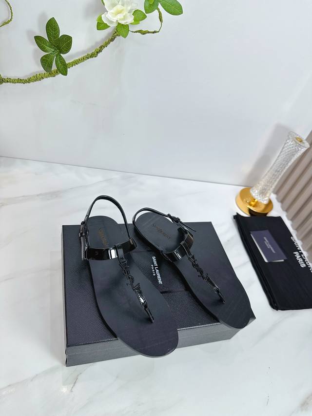 Factory Saint Laurent 25Ss Super hot sandals are now available at the counters.