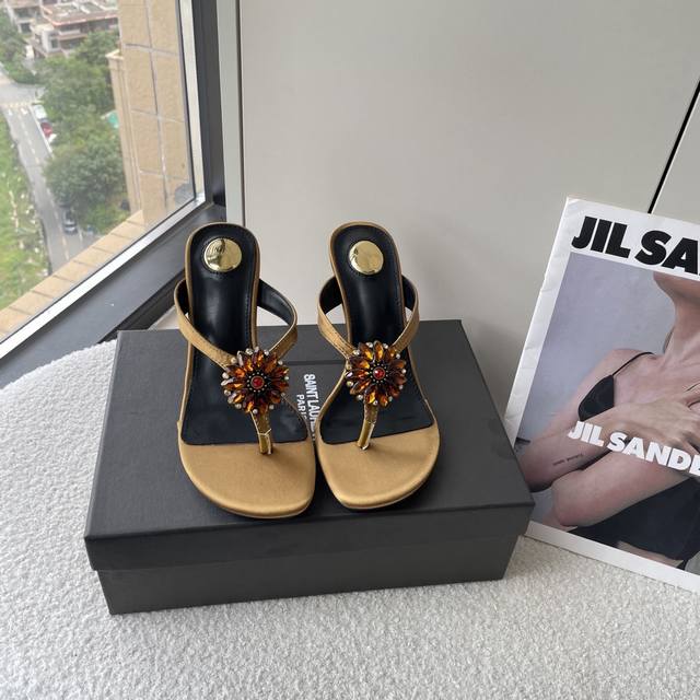 Orange factory price P Saint Laurent flip flops Saint Laurent 2025 top counter e