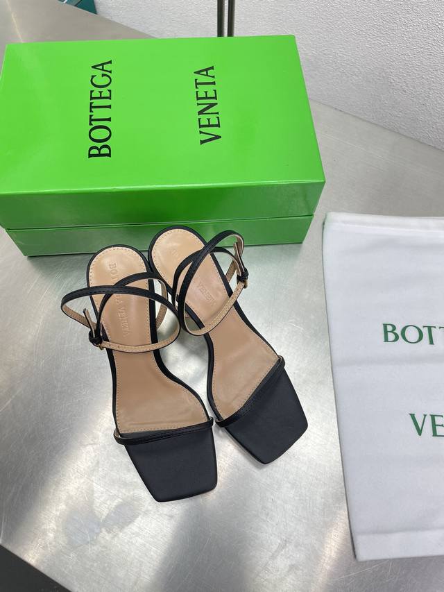 Bv Knot heel strap sandals Knot series metal heel Black This square head slipper