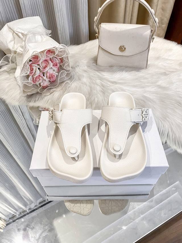 Factory: Loeve's new flip flops are a must-have for daily casual dating. Nightc