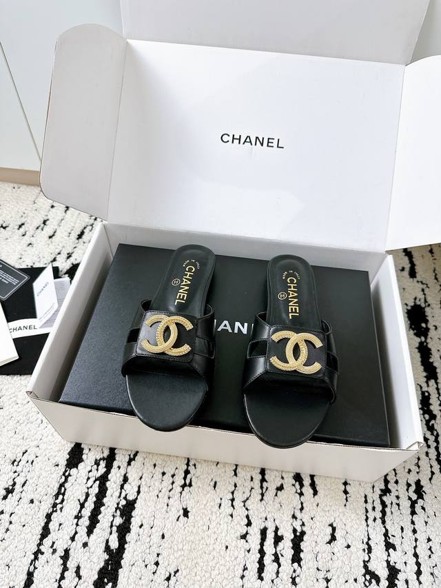 Plus 50 yuan for the airplane box **Chanel's new double C slippers