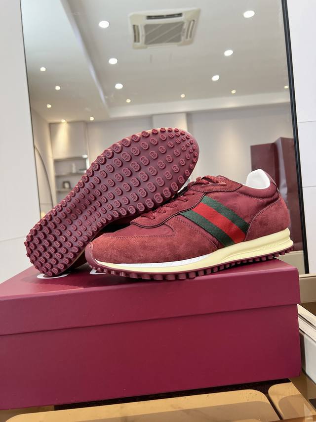 When classic craftsmanship meets lazy fashion, this pair of Gucci women's casual