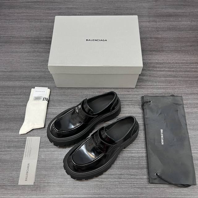 Original Balenciaga Tractor cowhide fashion round-toe loafers for men in black.