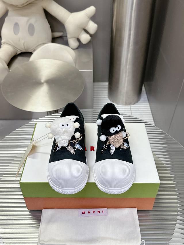 Mani's new spring and summer biscuit shoes have a breathable and comfortable cot