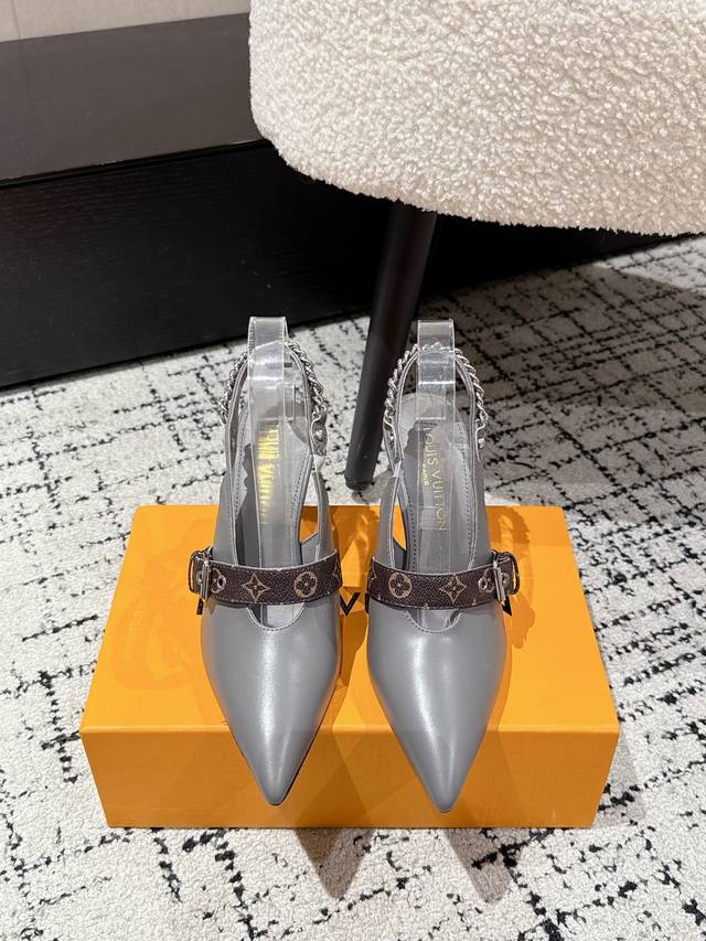 Top version Louis Vuitton 25 latest Vibe chain kitten heel pointed sandals Upper