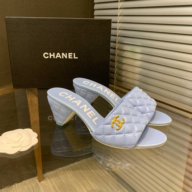 Chanel early summer new slippers, the same style worn by major fashion bloggers