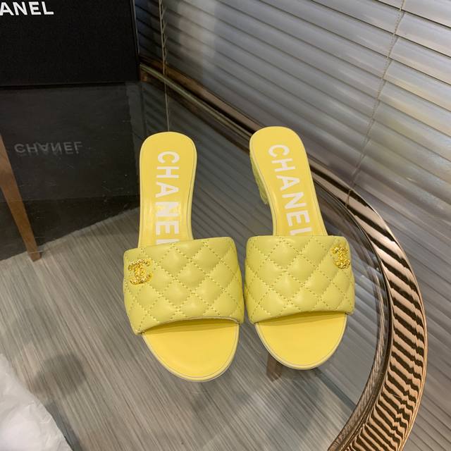 Chanel early summer new slippers, the same style as major fashion bloggers and c