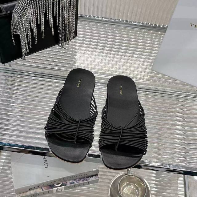The Row's new thin-strap style really understands summer~ The ultimate simplicit