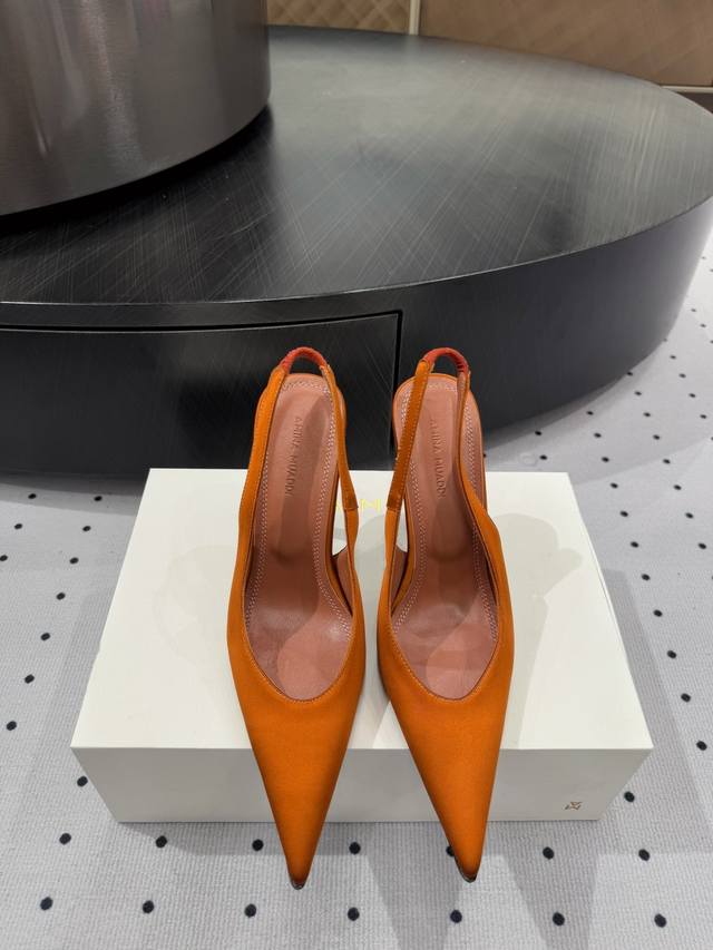 Spring and Summer Style** Patent leather fabric: soft and fitting, like a second