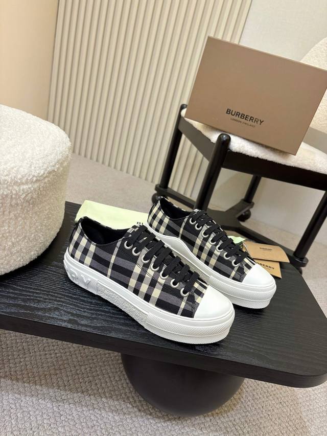 Men's and women's styles! Burberry 2025 hits the market, after three years, the