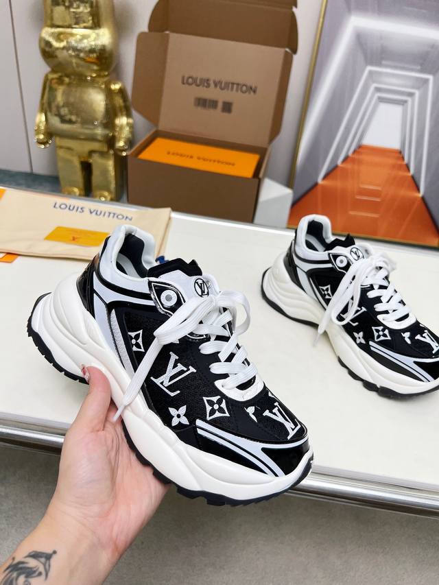 Official counter 1:1 production, Lv Louis Vuitton Run 55 sports shoes are made o