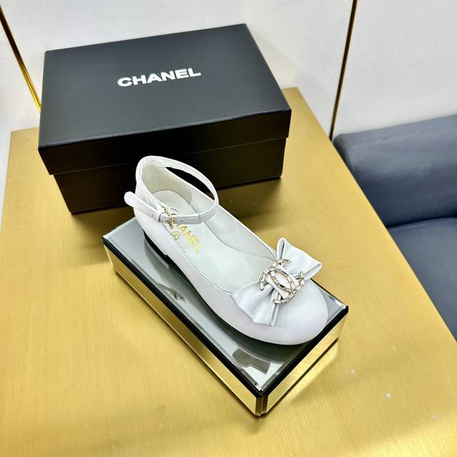Top version Chanel Chanel counter top bow rhinestone Mary Jane shoes This classi