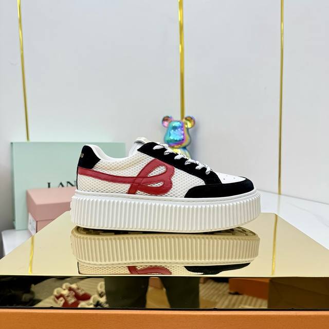 Miumiu 2025 summer new casual white shoes Miu Miu is so girly this season! This