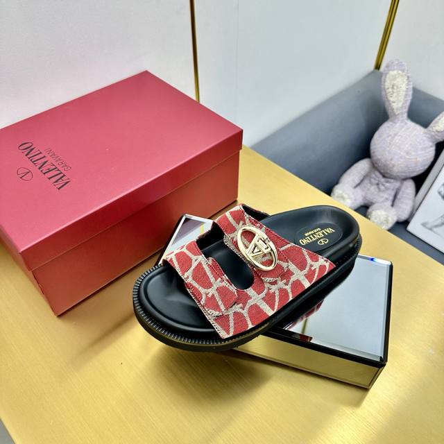 Factory price Pp 25Ss Valentino latest sandals Original mold Lightweight wear-r