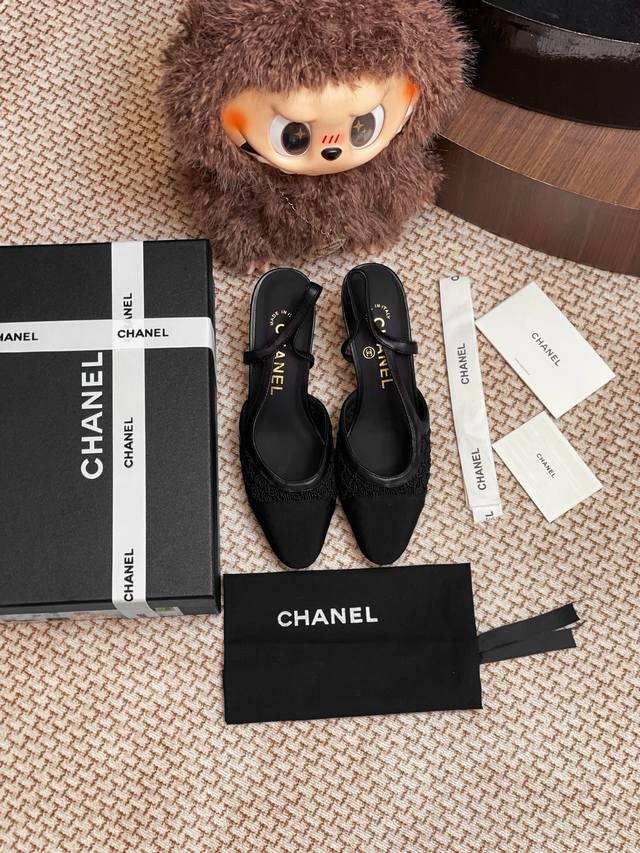 Chanel lace sandals with mid-heel. The whole pair of shoes is purchased from Zp,