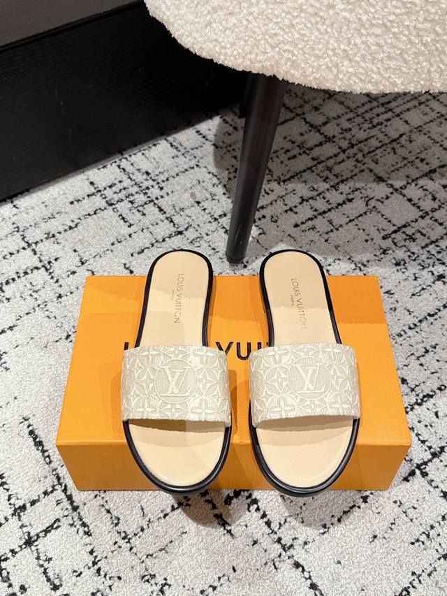 Top versionLouis Vuitton 25 latest Lily series jacquard flat mule flip flopsThis