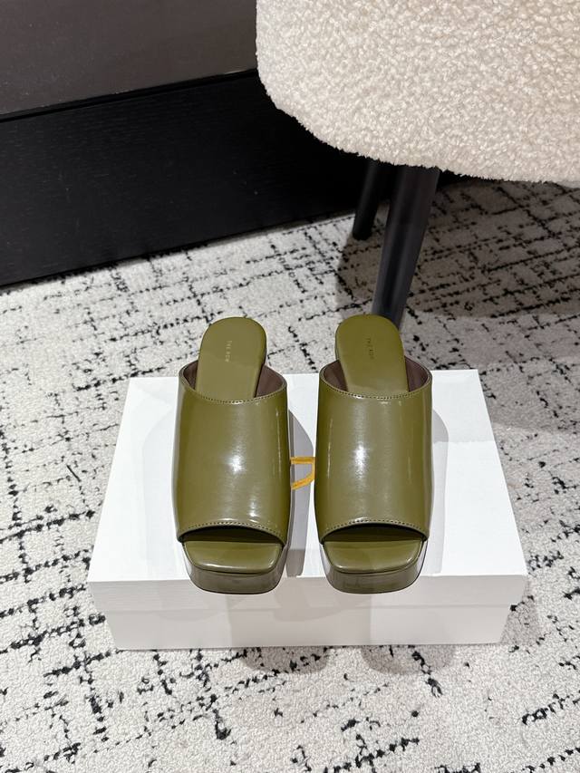 The Row 25Ss square-toed fish-mouth thick-soled slippers This style is elegant,