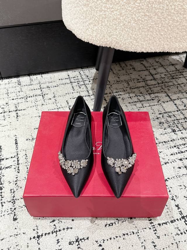 Roger Vivier Rv 25 new silk rhinestone shoes Satin with diamonds arranged like s