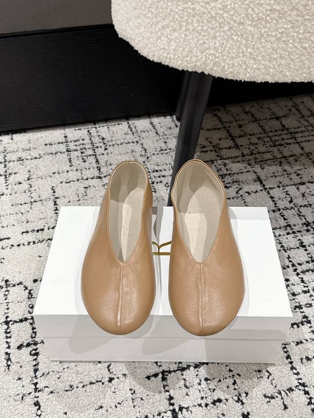 Top version The Row 25 Spring and Summer Retro Simple Ballet Shoes It is said th