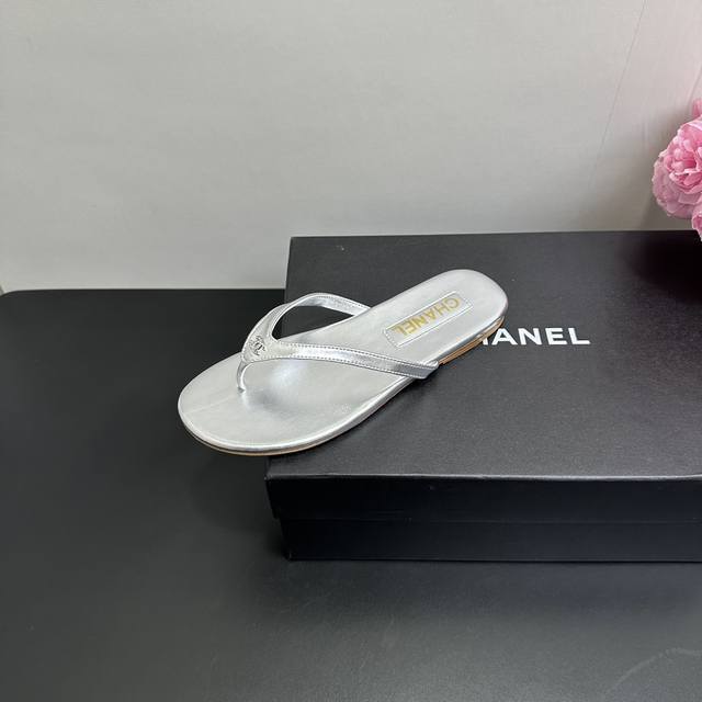 Chanel Chanel's most popular flip-flops The counters are simply crazy about it,