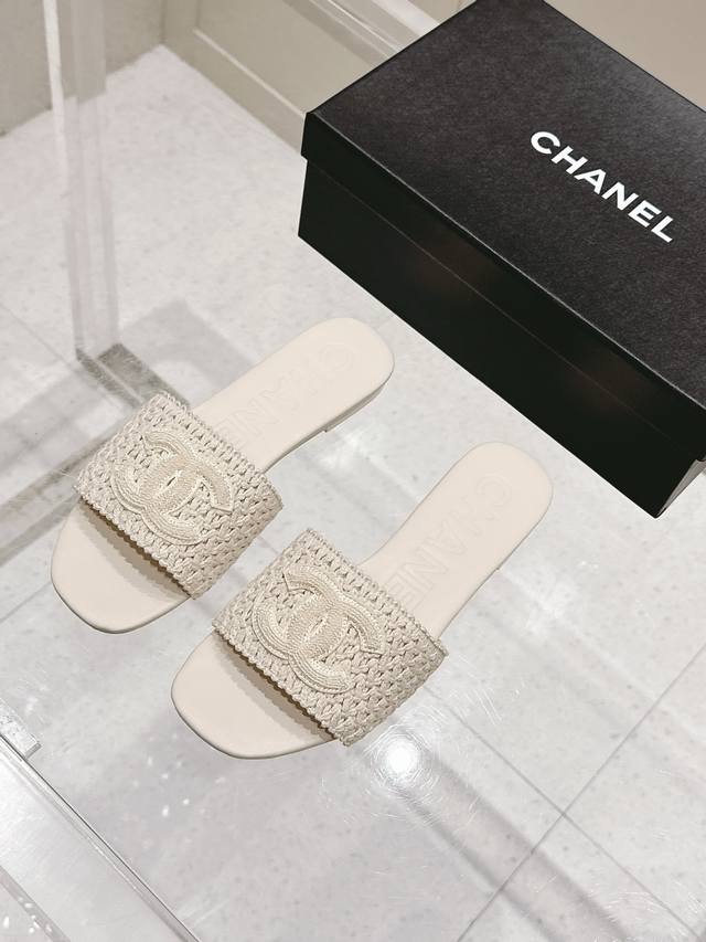 Chanel Chanel's latest spring and summer double C slippers are a one-to-one repl