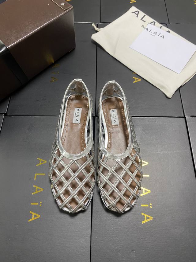 Draw terms!!! Silver Alaia catwalk style ballet flats! sweet and cool ballet st