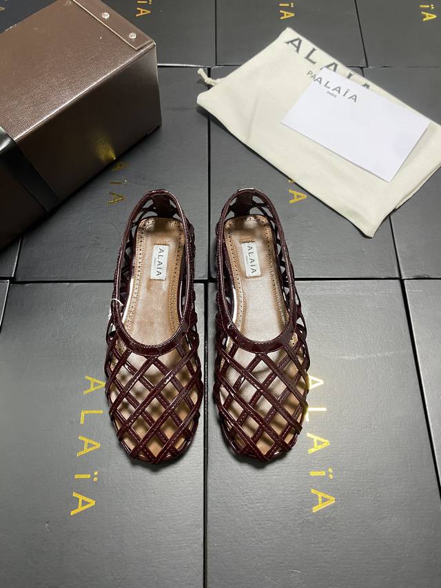 Drawing terms!!! Brown Alaia catwalk style ballet flats! sweet and cool ballet