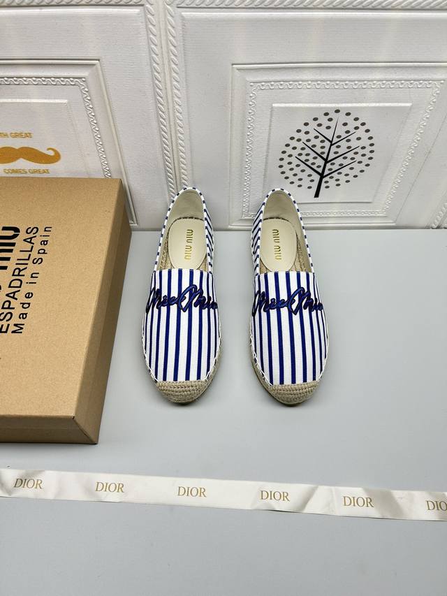 New P. Miu Miu, fisherman shoes. Made of cotton canvas, with a braided hemp rop