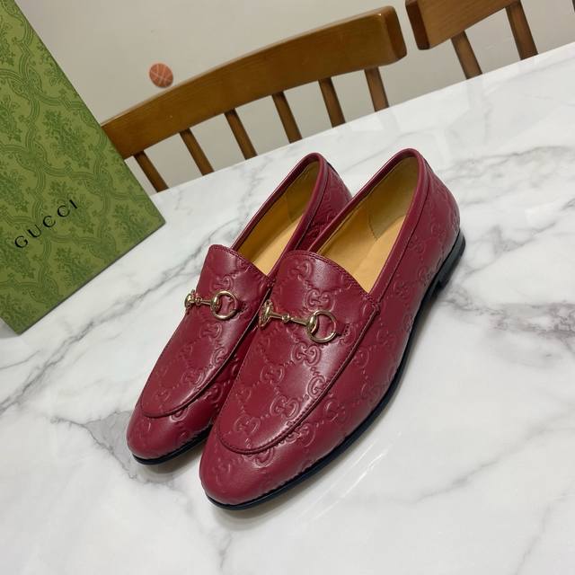 Gucci Gucci four seasons loafers, classic style The upper is embossed cowhide, t