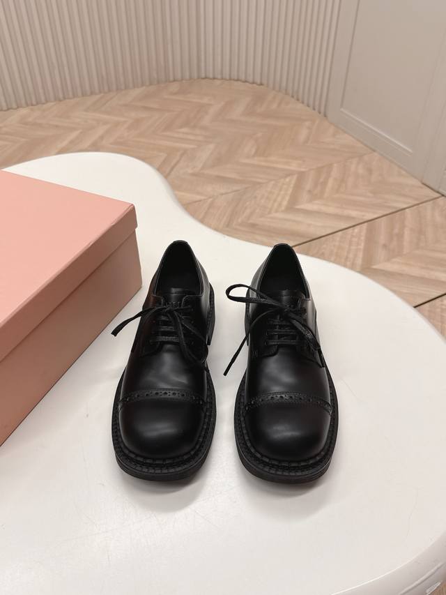Top version Miu Miu 25Ss Miu Miu spring and summer new British style lace-up sq