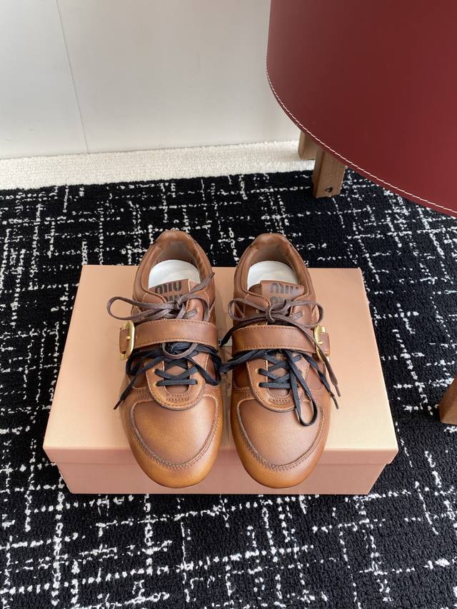 Purchasing levelMiumiu 25Ss early spring new catwalk new slip-on lazy shoes retr