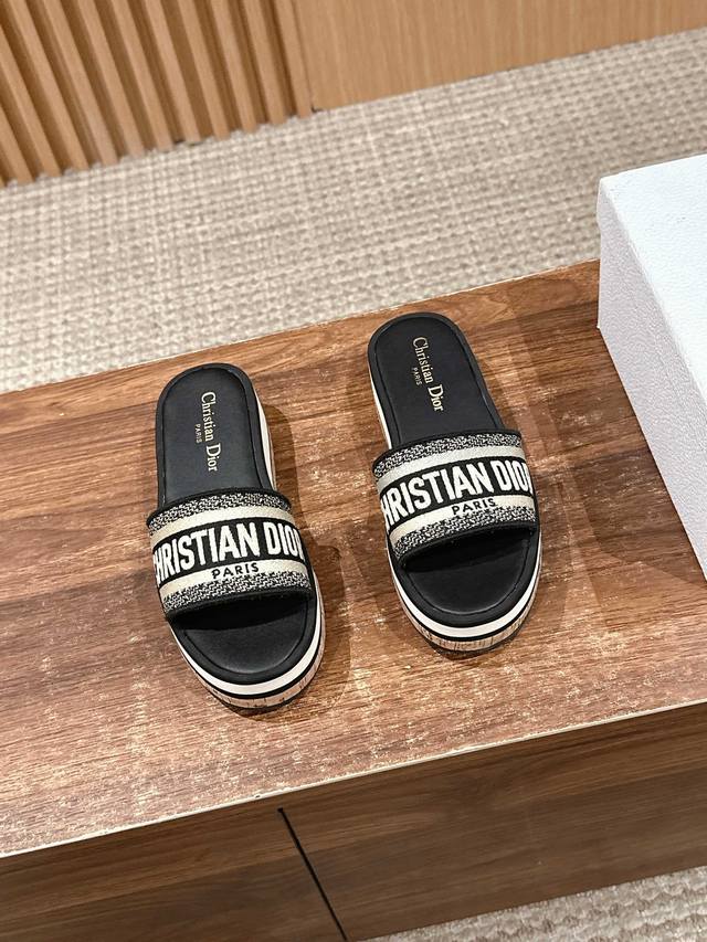Top version# #Dior new thick-soled slippers upper imported raffia grass electric