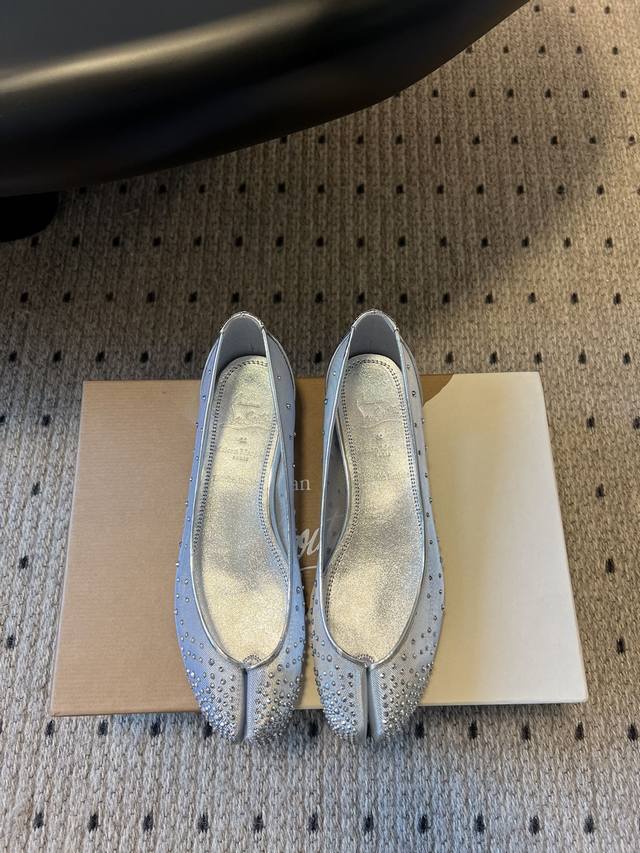 Top version Cl x Maison Margiela 25Ss split-toe flat shoes Maison Margiela and C