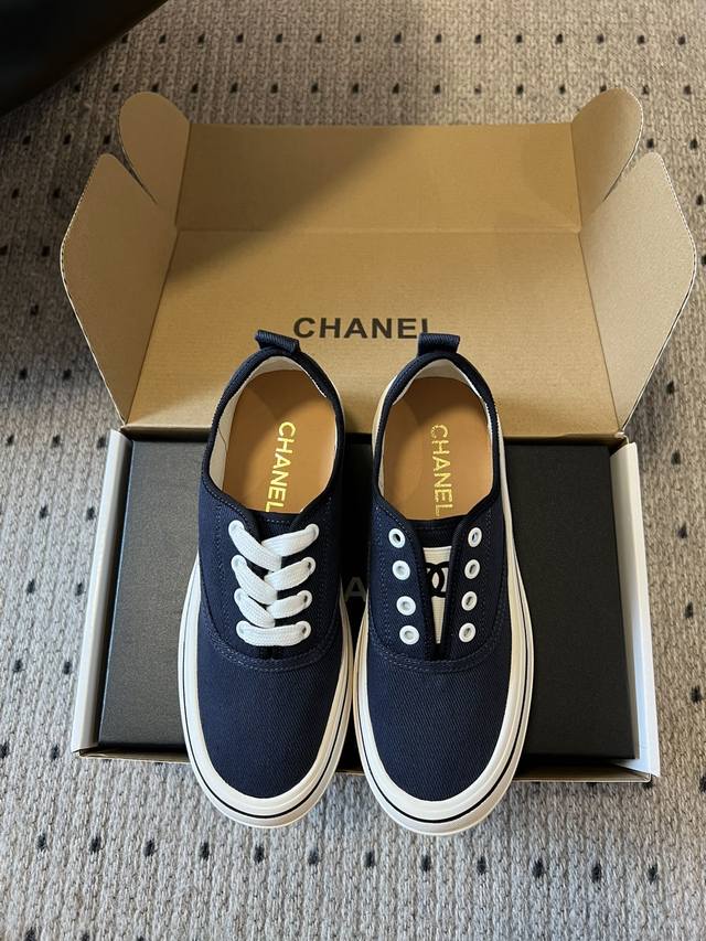 Purchasing Chanel 25Ss hidden model casual college style white shoes Full of vi
