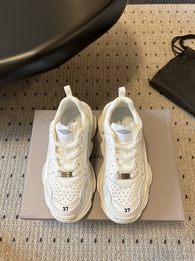 Balenciaga 25Ss thick-soled dad shoes DDD. Dad shoes produced by a big factory,