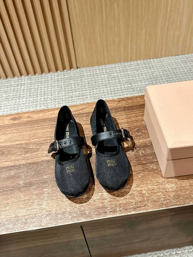 The top version of Miu Miu mesh ballet shoes has such a beautiful and gentle co