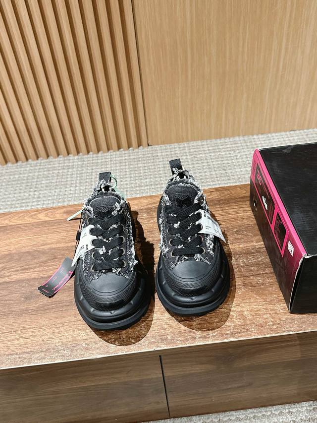 The top version of the low-top Smile 2.0 series is coming. The thick sole is so