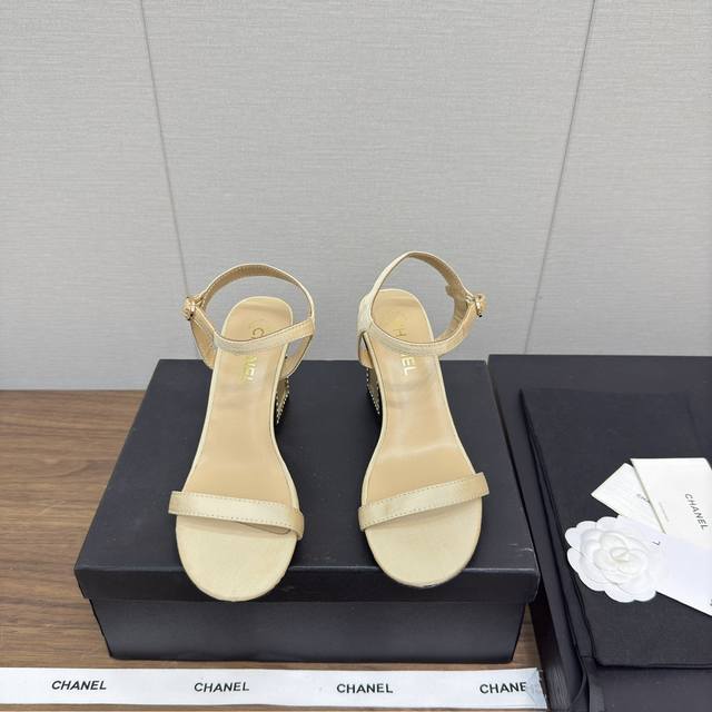 Chanel 25C spring and summer catwalk style thick-heeled sandals Exclusively cust