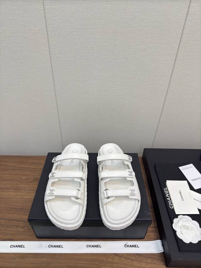 Chanel Chanel 25C Early Spring and Summer Velcro Beach Slippers High Edition Sli