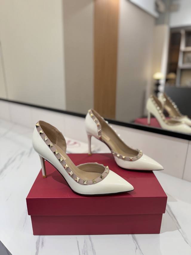 Factory price Pp: Valentino rivet Vt classic single shoes, top-level replica! P