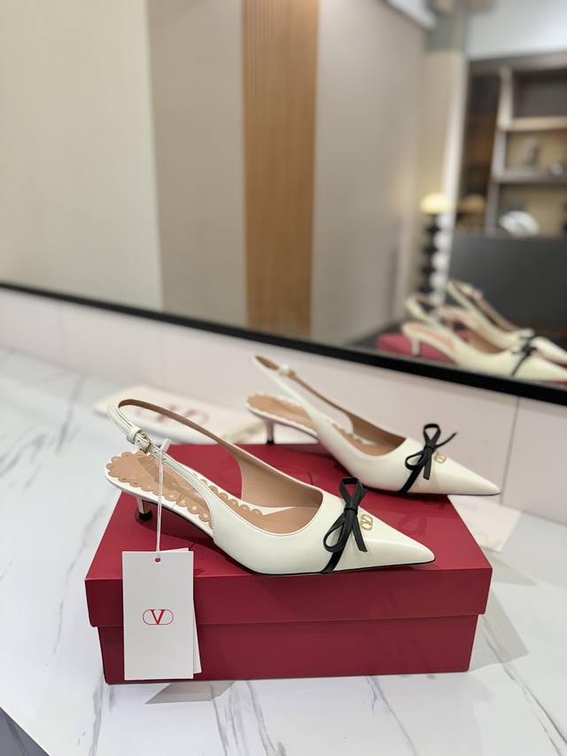 Factory price Pp: Valentino new model - the latest sandal on the market, beauti