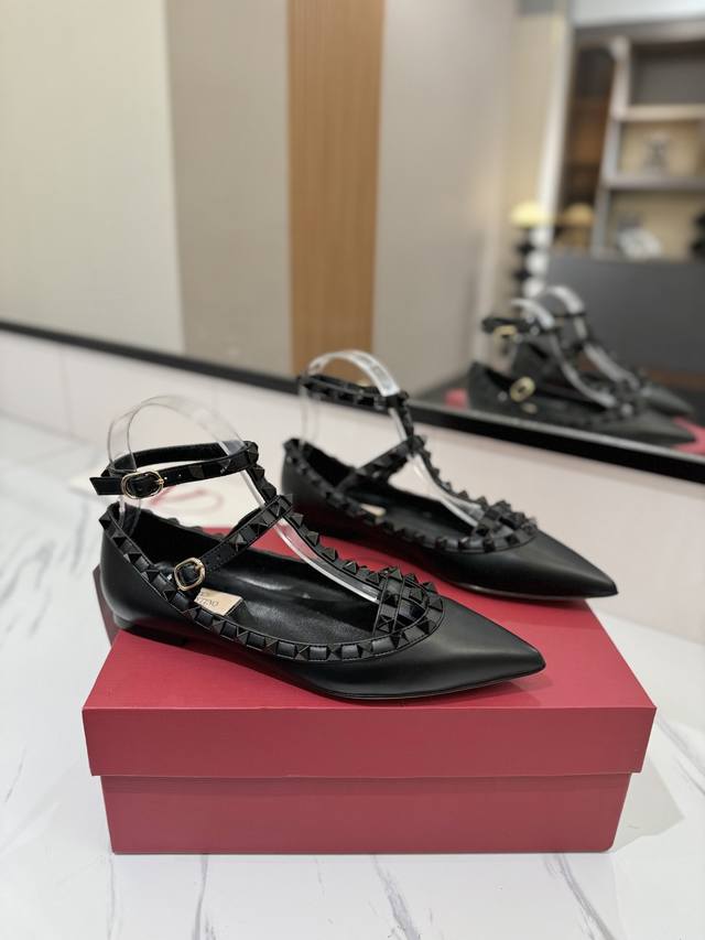 Factory Price Pp: Valentino rivet Vt classic timeless pointed flat sandals, top