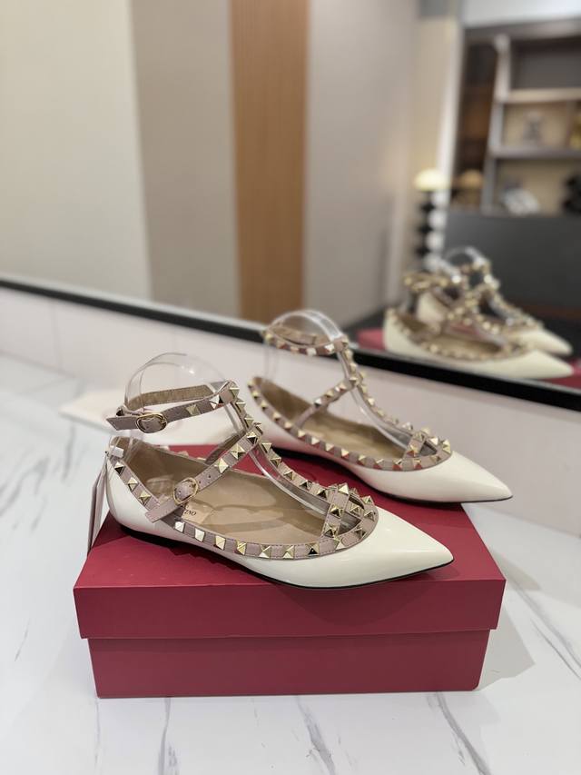 Factory Price Pp: Valentino rivet Vt classic timeless pointed flat sandals, top