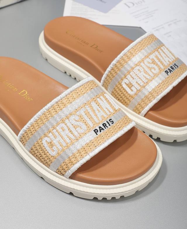 Dior flat flip flops, straw sugar upper embroidery, embroidered letters, sheepsk