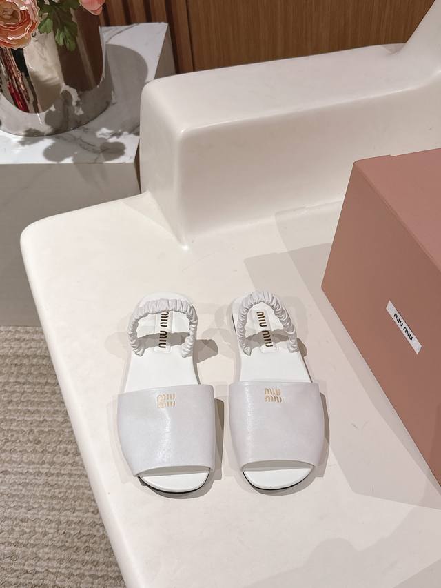 Factory price Miumiu25Ss new spring and summer sandals Full of holiday style, s