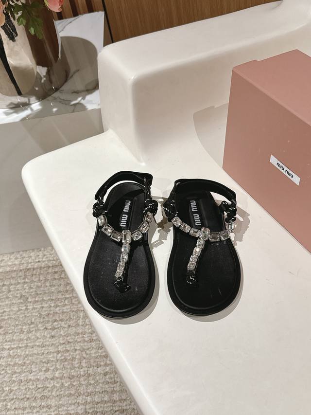 Miu Miu's latest spring and summer sandals are recommended by many internet cele