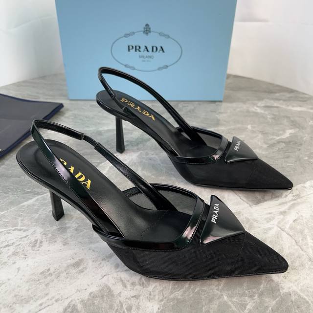 P's latest model Surface: imported mesh Lining: ultra-soft cowhide lining + foot