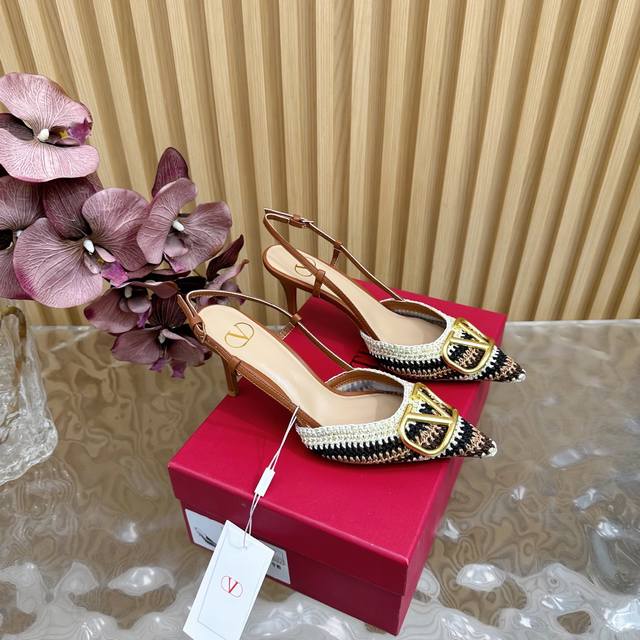 2025 catwalk high version Valentino knitted crochet craft bohemian style sandals