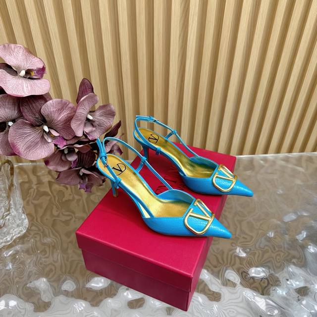 2025 catwalk high version Valentino knitted crochet craft bohemian style sandals